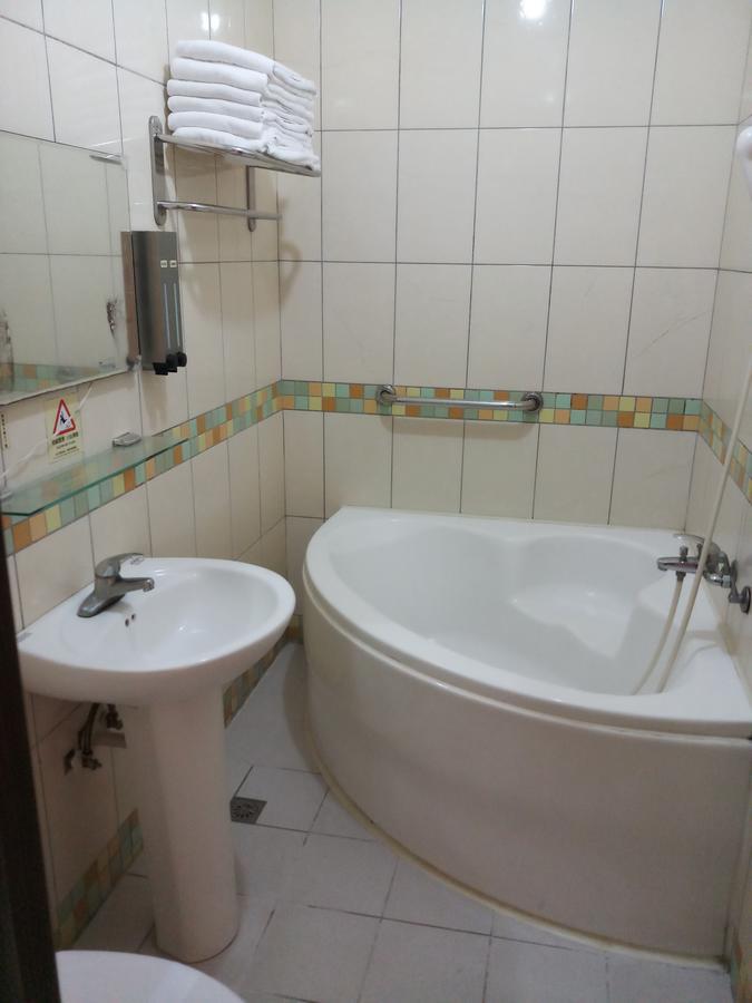 Puti Commercial Hotel Longtan Luaran gambar